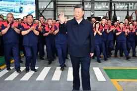 7月7日，习近平总书记来到阳泉阀门股份有限公司，察看企业生产车间和产品展示，了解山西加快产业转型升级、推动高质量发展等情况。制造业是立国之本、强国之基，传统制造业是实体经济的重要组成部分。既有百年岁月的沧桑，也有新质生产力的澎湃动能, 这一专精特新“小巨人”企业正是传统产业焕发新活力的生动缩影。