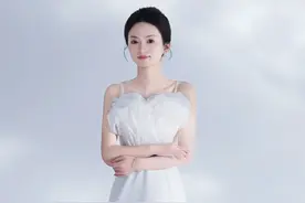 是长发、是167、是双眼皮、是白羊座、是爱笑的姑娘、是爱美爱拍爱分享、是爱写字是爱弹琴是爱旅游、也是芸芸众生最平凡的女孩子＃#个人写真 #白羊座女孩 @DOU+小助手视频封面