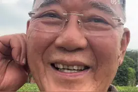 中国台湾演员李立群到福建安溪后，对当地的炒米粉、铁观音赞不绝口！网友：绘声绘色，听得我也想去了😍#2024茶文旅融合发展大会 #这座小城很宝藏视频封面