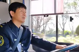 最近秦皇岛公交挺火 有人说开车的是个帅哥视频封面