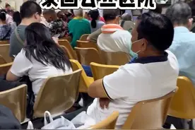 现场揭秘：泰国6块钱就能看病的公立医院长啥样？ 都说30泰铢医疗计划的公立医院条件很差？那也要看你被划分在哪个地区的医院
#泰国 #泰国生活 #海外生活 #泰国文华 #曼谷生活视频封面
