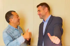 分享喜悦。 今天在深圳接待一位非常尊贵的客人，瑞士西区发展署的署长托马斯先生。今年是中瑞建交75周年，也是中瑞文化旅游交流年。托马斯四天的中国行程中，特别安排了半天时间拜访促进中瑞友好的民间社会组织。恒晖深感荣幸能够在国际交流中向世界讲述中国人的爱的故事。#恒晖公益 #保持热爱奔赴山海视频封面