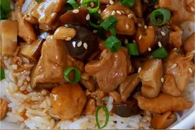 这个夏天要给孩子做一盘，滑嫩鲜美多汁的香菇滑鸡饭#儿童美食 #营养搭配 #大人小孩都爱吃 #晚餐吃什么 #认真吃饭视频封面