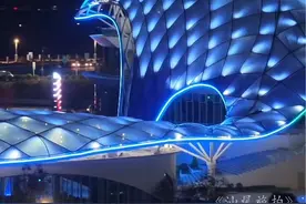 汕尾新晋地标长沙湾海洋主题服务区亮灯了！犹如两条鲸鱼屹立在长沙湾出海口#科技感爆棚 #地标建筑 #沈海高速 #粤东 #汕尾视频封面
