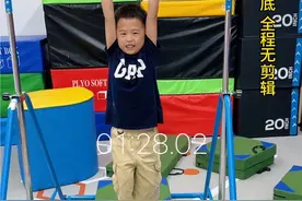 四岁半的王子挑战吊单杠100秒 #爸爸带娃 #雷老师和小王子 #吊单杠