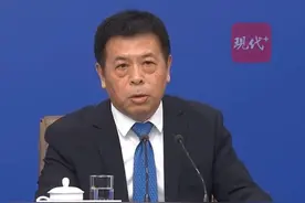 国家卫健委主任雷海潮：有些同志体重管理不太好，腰围太大，体重超重，甚至患上慢性病。网友：点我呢？！#2025全国两会视频封面