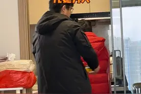 甘肃嫁江苏1400多公里，远嫁姑娘最幸运的就是有婆家疼！结婚两年，是卢先生一家的袒护和偏爱，才让我不用羡慕任何人，在婆家享受如此高的待遇。有人说遇到好老公是运气，遇到好公婆才是福气，可能是上辈子拯救了银河系，两个我都遇到了。公公婆婆这一生简朴，不善言辞，但爱全在行动里，生活上给我们帮助，经济上给我们帮衬，感谢包容和厚爱，让我明白幸福不是穿金戴银，家人间的其乐融融平平淡淡才是真！#远嫁 #婚后生活 #婆媳 #日常vlog #农村生活视频封面