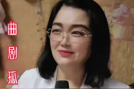 #上曲剧《孤男寡女》人老 心不老，两个相爱的老人家被风俗压迫不能在一起，这约会可真难呐，海连池老师原声百听不厌。轮椅平凡伴侣，太感动唱哭了#伤感戏曲催人泪下看哭了上万人 #伤感戏曲催人泪下看哭了上万人 #再苦也不停止脚步完整版 #伤感音乐视频封面