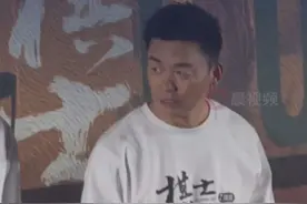 王宝强《棋士》首映礼表演“李羲承进行曲”，动作“迟钝”，被网友调侃“呆呆的，很可爱”#王宝强 #棋士视频封面