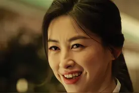 有些人说不上哪里好、可就谁谁也替代不了。爱你的人句句不提爱、视频封面