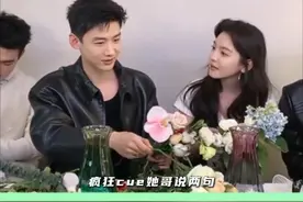 小白章若楠合体直播“i人是e人的玩具”在此刻具象化了，慌乱的哥和疯狂cue哥的妹儿，谁说这直播尴尬，这直播可太棒了！ #白敬亭  #章若楠 #难哄视频封面