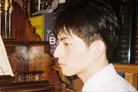 一个很帅很帅的厨师。#抖音摄影美学大赏 #男生写真视频封面