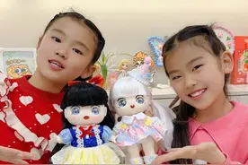 妹妹新到的白发公主娃娃太可爱了！今天和爸爸妈妈我们一起手工DIY爆改娃娃，看我们谁装扮的好看呢？#公主娃娃 #爆改娃娃 #装扮娃娃 #手工diy #公主换装视频封面