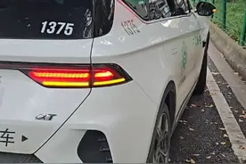 在武汉第一次打无人驾驶萝卜快跑，未来10年一定是无人驾驶的天下，滴滴司机面临失业，司机无单可接。视频封面