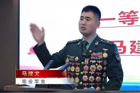 一等功臣佩戴满身军功章热血发言：“若有战召必回，这不是一句空话！”网友：多少传奇故事，才配得上这一身勋章#军功章 #军人视频封面
