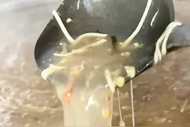 马大爷致力于老手艺的传承与研究 大爷一生致力于老手艺的传承与研究，老式油茶是苏鲁豫皖地区深受大家喜爱的路边摊美味！#路边摊美味 #苏鲁豫皖 #非遗传承 #我的乡村生活 #一眼望去皆是人间烟火气视频封面