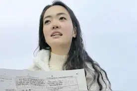 高中生议论文，当高中语文老师碰见奇葩学生写的奇葩作文 天天在班里讲如何写议论文，终于在班里碰见了一位大神，胡编乱造。高中生议论文这么难写吗，这作文也太奇葩了。想问一下李丁一同学的感受。#女教师 #奇葩作文 #知识改变命运 #有才太有才了视频封面