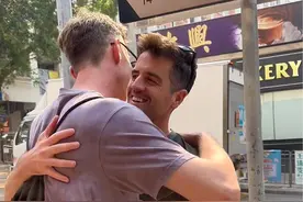 给老婆办香港的居住签注，要漫长的等待六个星期，签注下签后她才能来香港居住生活。抽空吹吹海风，见见老朋友，今后的小日子会越来越好 #千万生活dou来拍 #外国人在中国 #中外情侣 #香港视频封面