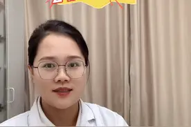相信很多朋友都到医院抽过血，而且一抽就是好几管。其实有些人心里有很多疑问：为什么一个血检要抽这么多管血？抽这么多血会不会导致贫血？今天简单聊一下。 首先，我们仔细看一下这些抽血的管子，除了颜色不同，里面的成份也是不一样的。因为血检有很多项目，有些用到血清，有些需要血浆......不同的项目，对血液标本的要求是不一样的，所以，需要不同作用的管子来保留血液标本。另外，做不同的检验项目，需要上到不同的机子。如果两个检验项目需要用到同样的血液标本，分两个的管子装的话，就能同时进行检测，提高检验效率，减少患者等候报告的时间。 再有，正常情况下，我们血液当中红细胞的寿命大概是120天，白细胞、血小板的寿命更短。这些凋亡的血细胞会被分解，骨髓会产生新的血细胞。所以，一般情况下，不需要担心抽血化验或者献血会导致贫血等问题。#医学科普 #科普一下 #科普 #医学知识科普 #医疗小常识视频封面