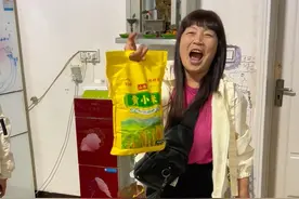商量了五六年的三亚之旅，终于落实了，就这还是骗妈妈说过去住宿不花钱才同意去的，走的时候，妈妈恨不得把家都搬走 #日常vlog #记录真实生活 #三亚视频封面