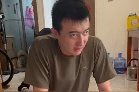 看着这么高的大个子，但我却没办法站起来视频封面