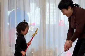 一声奶奶，一生责任！奶奶带娃也可以很靠谱，她能在游戏中让孩子学到知识，锻炼各种能力，孩子越玩越聪明，快带孩子一起玩起来吧 #亲子游戏 #家庭教育 #亲子互动 #育儿 #家有萌宝欢乐多视频封面