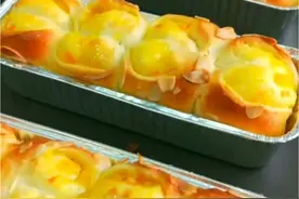 芒果面包 芒果面包 墨西哥酱 鸡蛋100 糖粉100 鸡蛋100 低粉90 黄油糖粉打发，分次加入鸡蛋，最后加入面粉拌匀即可#烘焙 #面包 #美食视频封面