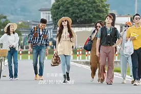 谢之遥组织小院团建，哄大家帮凤姨摘梅子 #去有风的地方 #刘亦菲视频封面