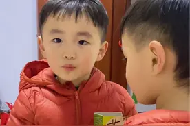 #双胞胎 弟弟竟然说妈妈偏心哥哥，听完妈妈的一番话他陷入了沉思，这就是父母偏心的原因#一碗水真的能端平吗 #孩子教育视频封面