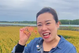 蟹盖里的黄如何优雅取出？赶紧学起来！ #妈呀太香了 #盘锦河蟹 #快来一起尝个鲜 #生鲜 #河蟹