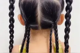 大家都在等的四股圆辫教程来啦 喜欢扎马尾的姐妹一定要试试#手残党也能学会的发型 #每日发型 #儿童发型 #四股圆辫 #生女儿就是用来打扮的视频封面