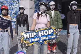 带上头套释放灵魂，骑行路上的快乐，期待和家人们路上的偶遇🥰#路人视角#防晒搞笑头套 #alwaysonline手势舞 #晋乐舞团 #林俊杰视频封面