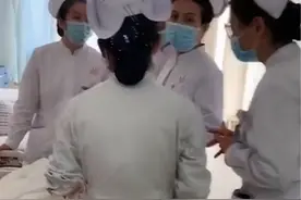 你大爷还是你大爷啊#医院#万万没想到#离谱视频封面