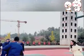 蓝朋友玩老鹰捉小鸡！#蓝朋友 #消防员 #消防员的24小时视频封面