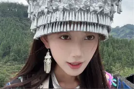 愣着干嘛 吃草啊！#苗疆少女 #精神状态belike #抽象 #灵魂歌手 #吉他弹唱视频封面
