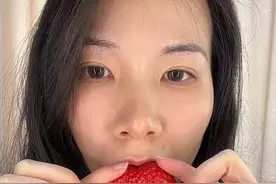 可惜草莓皮很脆弱，下次有机会买邦邦硬的，让皮剩的更薄 #吸妃 #吸妃回宫 #草莓 #草莓形状视频封面