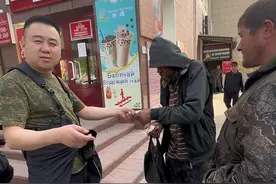 俄罗斯🇷🇺西伯利亚 街上有很多酒鬼！ #旅行推荐官 #俄罗斯 #街拍#酒鬼视频封面