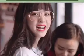 欧阳娜娜那开挂的人生，真的羡慕了！她的每一次选择，都是那么的正确。#抖音商城开新日 #林氏家居包包椅 #坐出舒适区视频封面