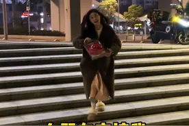 女朋友来接我让我提前打开摄像头#男友视角 #恋爱日常视频封面