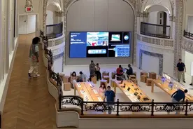 带你看看全球最美的 Apple Store！ 位于洛杉矶市中心的 Apple Tower Theater！#applestore #苹果 #iPhone #iPhone16视频封面