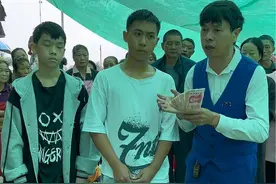 人人都说黄连苦，这两个孤儿的命运比黄连还要苦十分，四年去世四位至亲的人，爷爷、奶奶、爸爸、妈妈…．． 唉视频封面