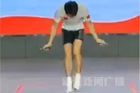388下！ 一分钟单摇跳绳吉尼斯纪录，被新疆选手刷新#吉尼斯世界纪录视频封面