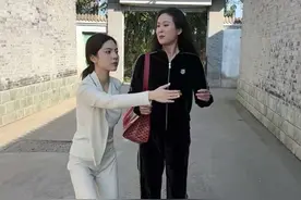 当你第一次当明星助理。 #剧情 #搞笑视频封面