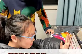 萱萱的平板太老了，总是闪退，拿去丢掉！刚好她生日快到了，送她一台ipadpro！#小学生日常 #寒假 #峰峰视频封面