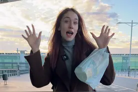 当小老外穿着中国传统服装出现在巴萨罗那的街头会发生什么呢 #让世界看到中国的美 #外国人 #换种方式记录生活视频封面