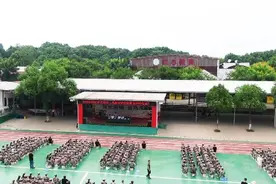 光谷第二高级中学#国防教育 #军事训练 #军训前vs军训后视频封面
