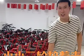 老年代步车 #折叠小三轮 小小小三轮，可以拉着走，长97宽53重量25公斤，上下车方便，防侧翻，防后翻，防溜坡。上公交，坐地铁携带方便。#老年代步车 #小三轮 #双11拿捏大全视频封面