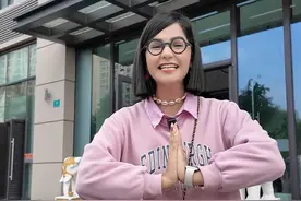 连看几天的房子，挑花眼的波斯爱丽在看到评论区粉丝的留言后，终于决定了要租哪套!今天带大家好好参观一下爱丽在上海的新家~不知道新房入住都要添置哪些东西？所以辛苦大家再给我一点建议~#外国人在中国 #上海生活 #外国人说中文 #租房那些事 #新家入住视频封面