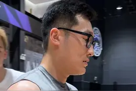 篮球中三秒的问题，很多朋友在提防守三秒，在我们FIBa规则下是没有的喔#逗师傅 #抖音篮球季 #实战篮球视频封面