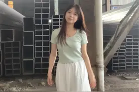 卖钢材的小女孩#00后 #反差 #蹦蹦跳跳没烦恼 #治愈系笑容 #钢材视频封面